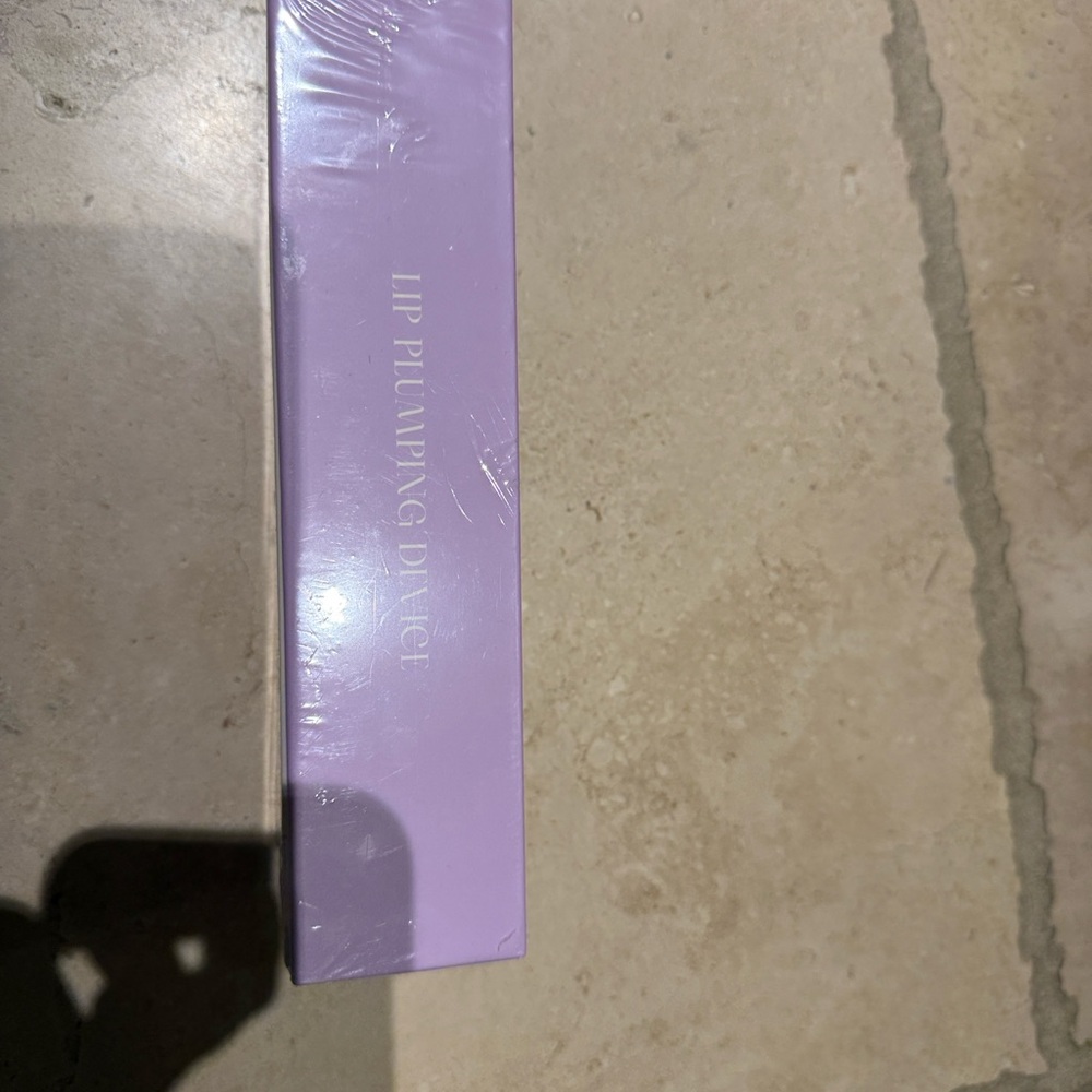 Beambo New in the box lip plumping device! - Picture 2 of 2